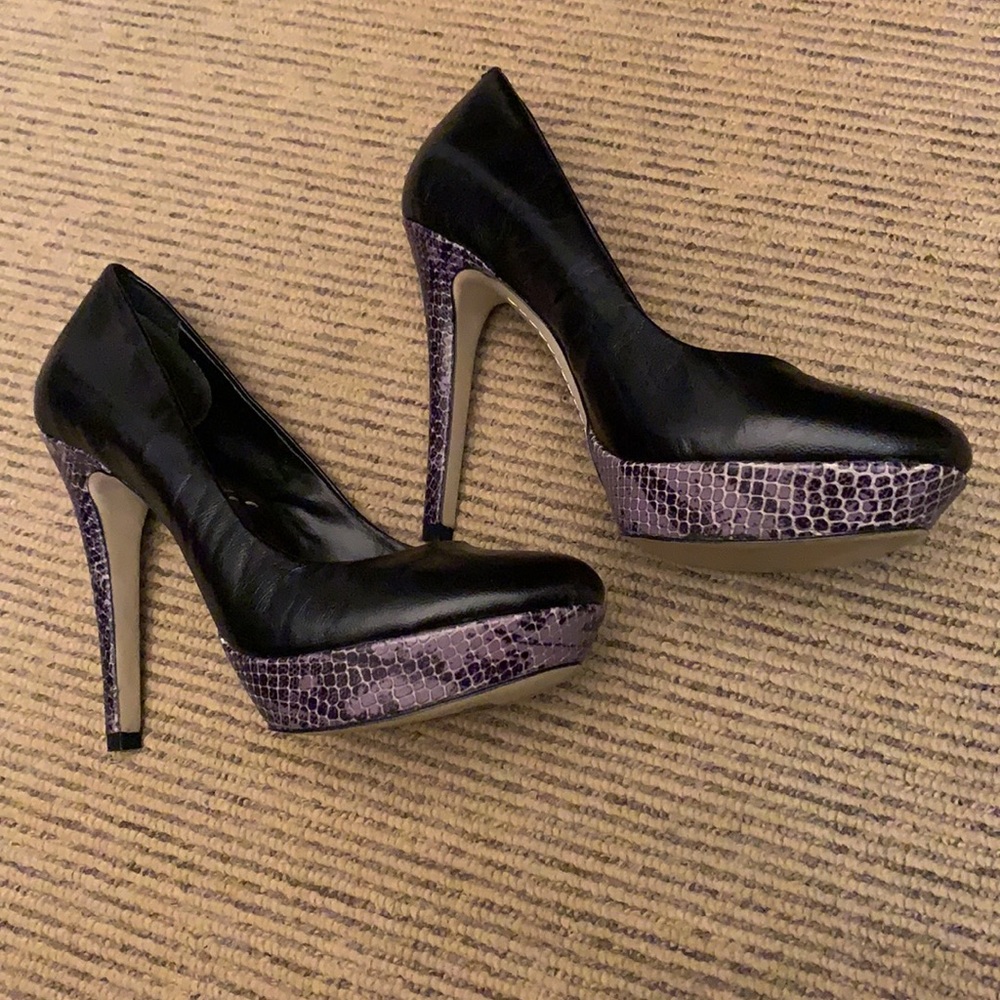 BCBG High Heel Pump - Picture 2 of 4